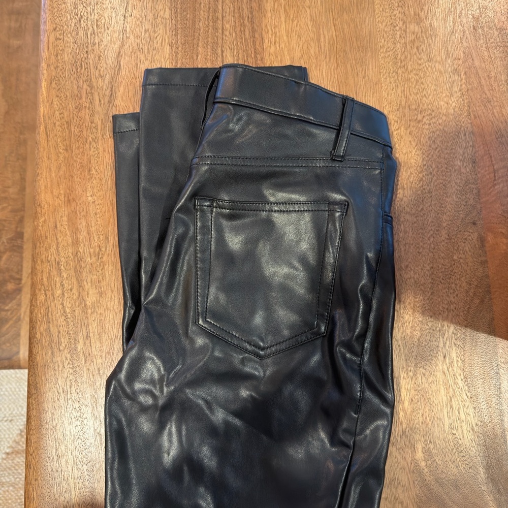 Curve Love Criss-Cross Waistband
Vegan Leather 90s Straight Pants - Picture 3 of 4